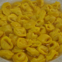 Tortellini delle nonne in brodo o alla panna